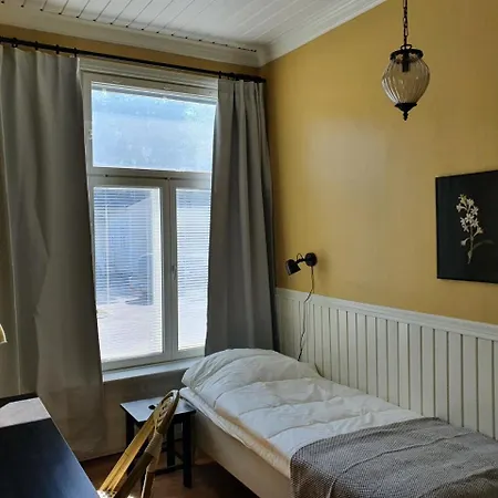 Large In A 19th-century Wooden House In The Center Of Lägenhet *