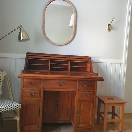 Large In A 19th-century Wooden House In The Center Of Lägenhet *